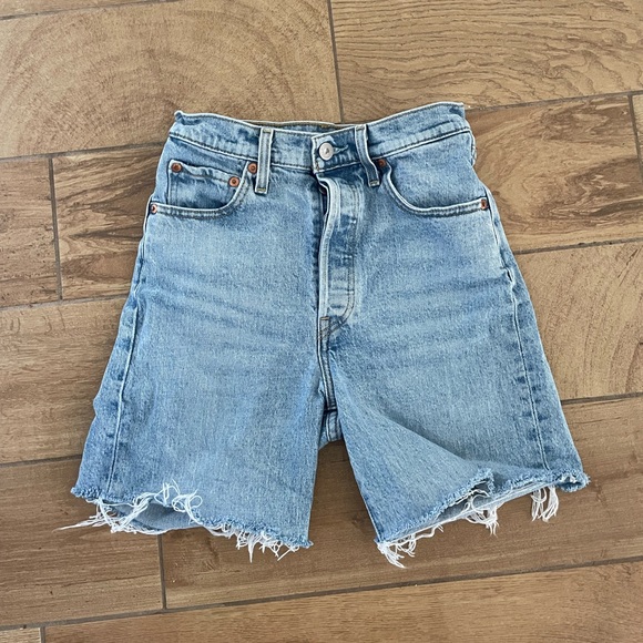 Levi’s Denim Cutoff ribcage straight Women Shorts size 25 - Picture 1 of 8
